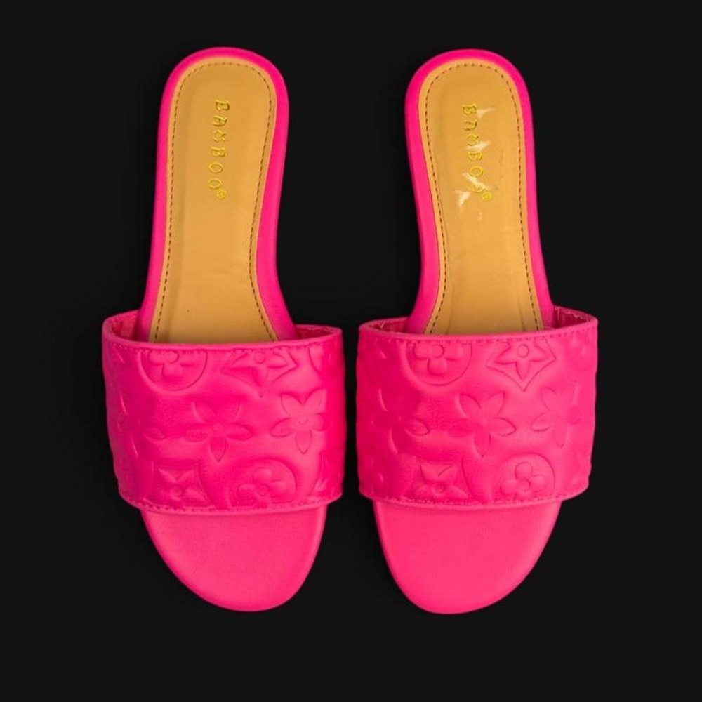 Bamboo Hot Pink Flower Monogram Embossed Slide Sandals Flat Slides Size 6